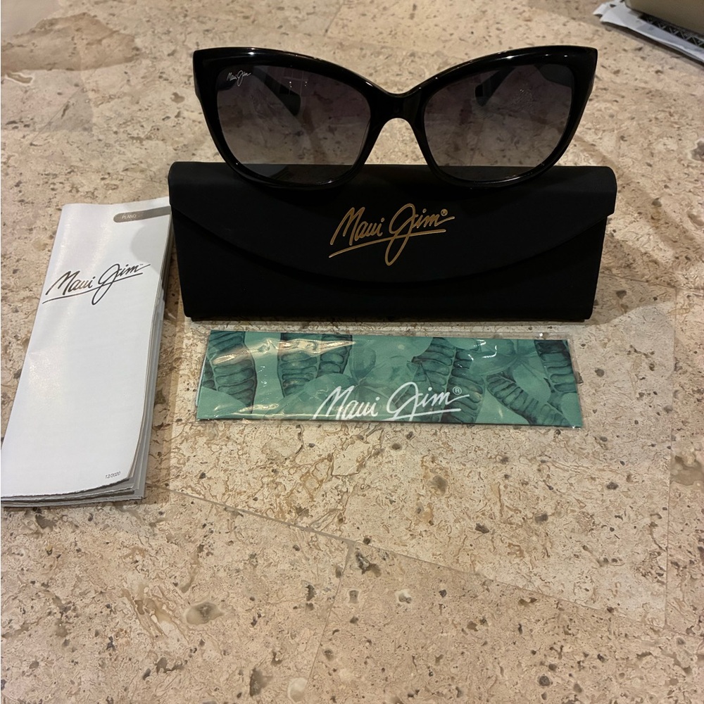 Maui Jim Black Cat Eye Sunglasses with Gradient Smoke Lenses - Picture 1 of 7
